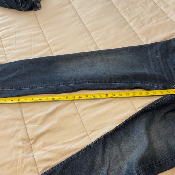 AE Like NEW Airflex Jeans - Picture 5 of 5